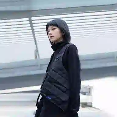 REINDEE LUSION Irregular High Neck Long Sleeve Tee Black