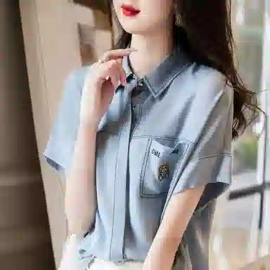 【dme】 尖领字母刺绣短袖衬衫 女款 浅牛仔蓝