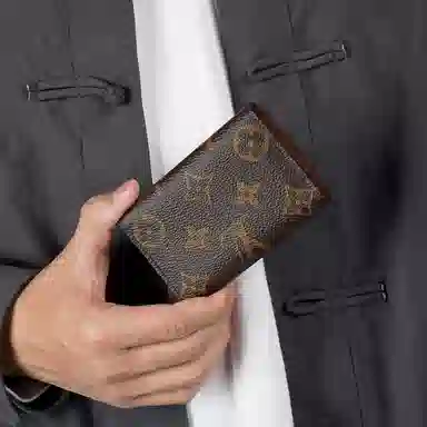 LOUIS VUITTON LV6