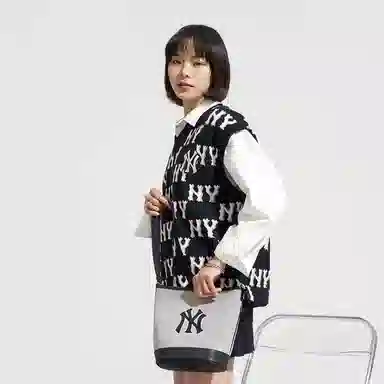 MLB New York Yankees Retro Letter Knit Vest Black