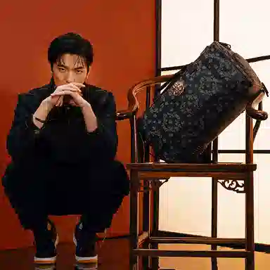 Chusan Lion Head Embroidered Gym Bag