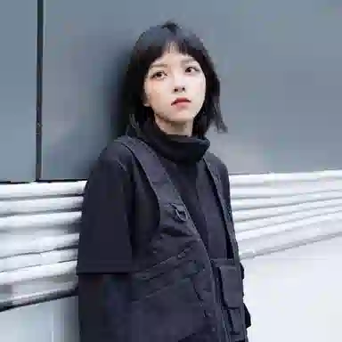 REINDEE LUSION Irregular High Neck Long Sleeve Tee Black