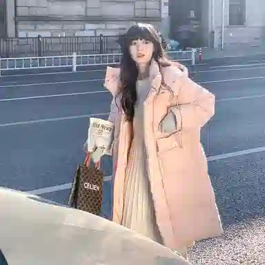 小镇姗姗 纯色绗缝长款羽绒服 女款