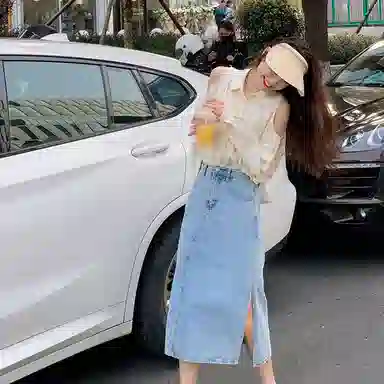 小镇姗姗 纯色露肩单排扣长袖衬衫 女款