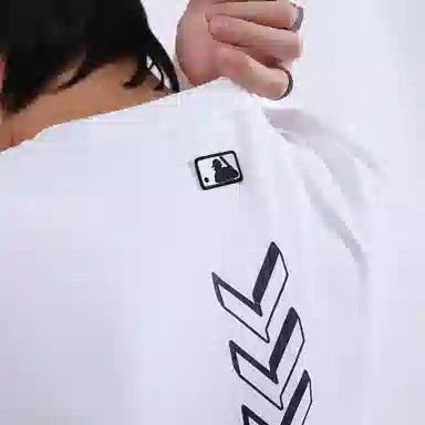 MLB T