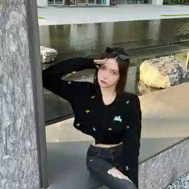 13 DEMARZO Candy Bear Cardigan