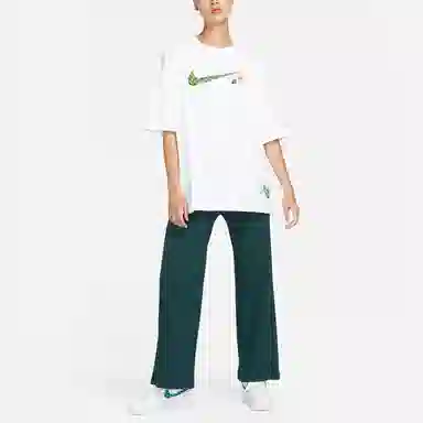 Nike Sportswear Swoosh T