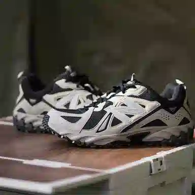 New Balance 610T "Urbancore" Black Beige