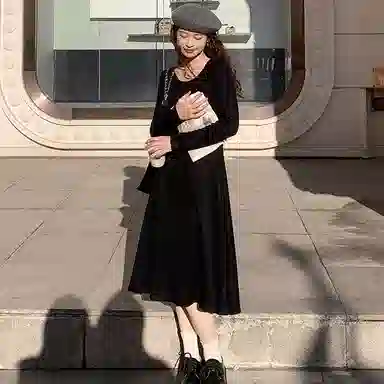 小镇姗姗 纯色拼接长袖连衣裙 黑色