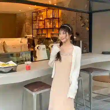 小镇姗姗  纯色吊带中长款连衣裙