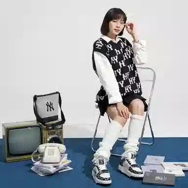 MLB New York Yankees Retro Letter Knit Vest Black