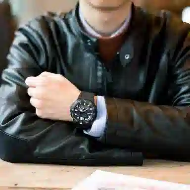 Casio AEQ-100W-1AVDF