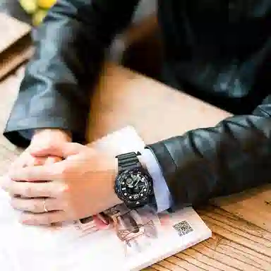 Casio AEQ-100W-1AVDF