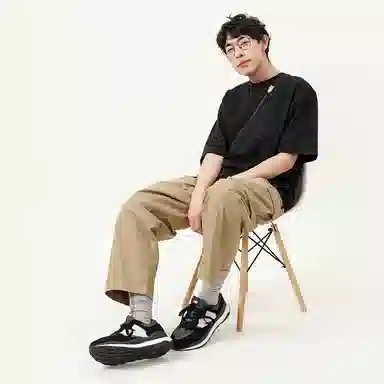 New Balance logoT