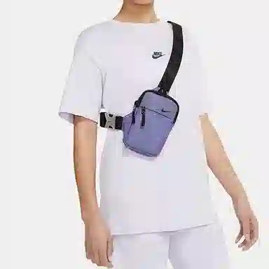 Nike Sportswear Essentials Berry