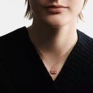 HERMES Amulettes Constance pendant 18K