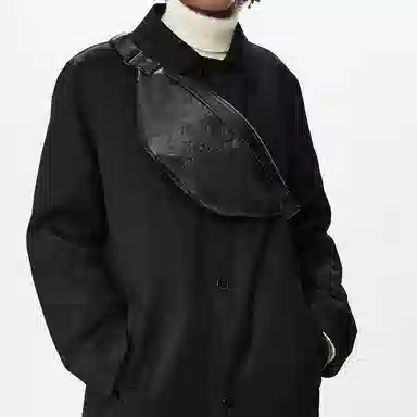 Louis Vuitton Discovery PM Black