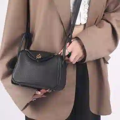 HERMES Lindy Mini 19 Taurillon Clemence Noir