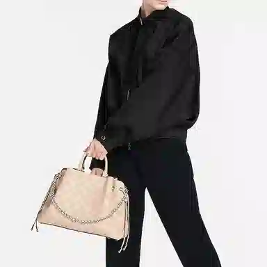 LOUIS VUITTON Bella