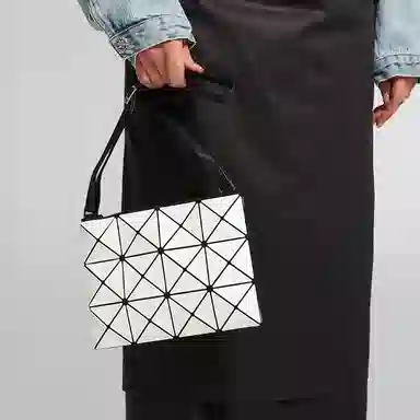 ISSEY MIYAKE Lucent White