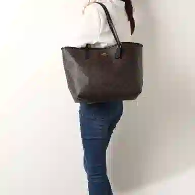 COACH City 33 Logo Tote
