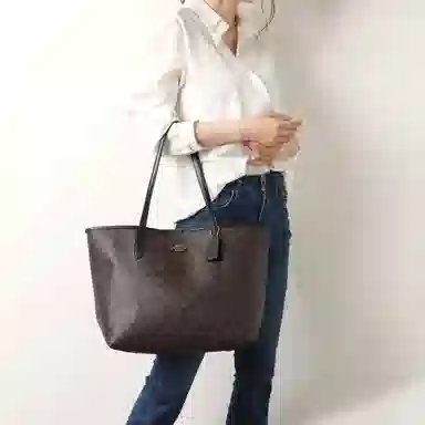COACH City 33 Logo Tote