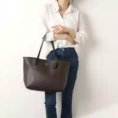 COACH City 33 Logo Tote