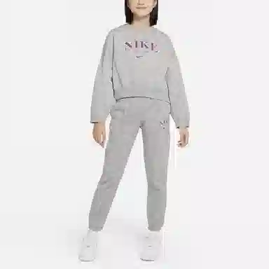 Nike Sportswear Trend Logo