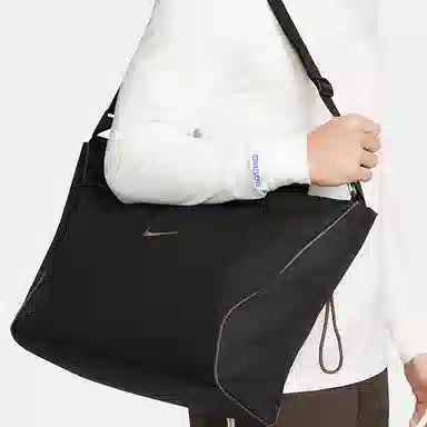 Nike Sportswear Essentials