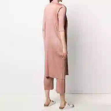 PLEATS PLEASE ISSEY MIYAKE