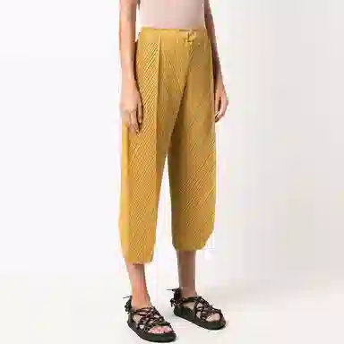 PLEATS PLEASE ISSEY MIYAKE