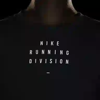 Nike SS20 T