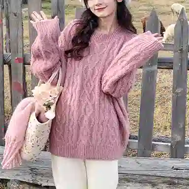 小镇姗姗 纯色绞花圆领针织毛衣