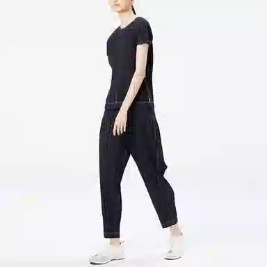 PLEATS PLEASE ISSEY MIYAKE