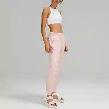 lululemon Swift Beyond The Studio Logo