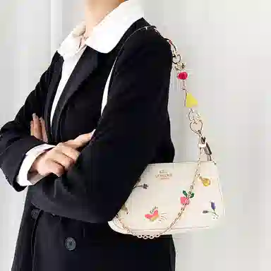 兰宝梵 包周边 蔻驰田园麻将包 改造延长链萝卜 粒网红风搭配 铜链装饰包带 女款