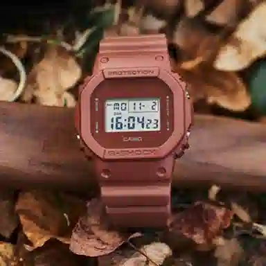 CASIO G-SHOCK 200 DW-5600ET-5PR-person
