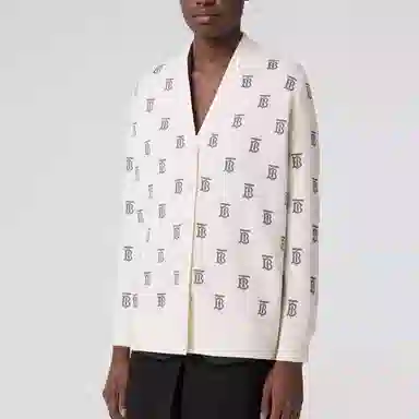 Burberry SS22 V