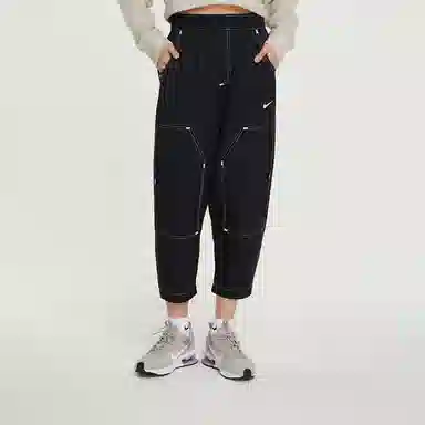 Nike SS22 Logo