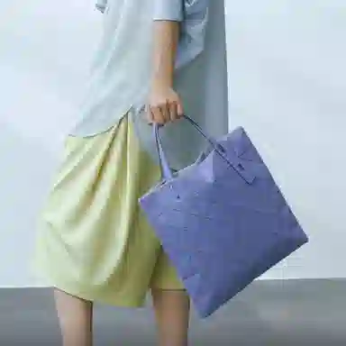 ISSEY MIYAKE Lucent Frost Tote