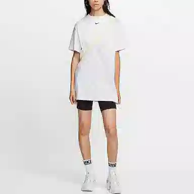 Nike Sportswear Essential Logo