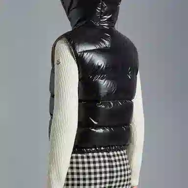 Moncler FW22 Aval Logo