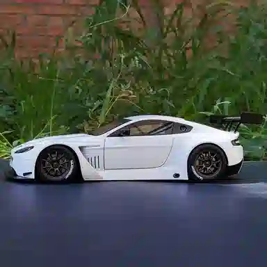 AUTOart 118 VANTAGE V12 GT3