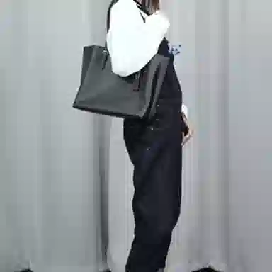 COACH Mollie 34 Black