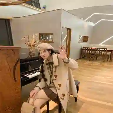 小镇姗姗 学院风马甲衬衫百褶套装 女款