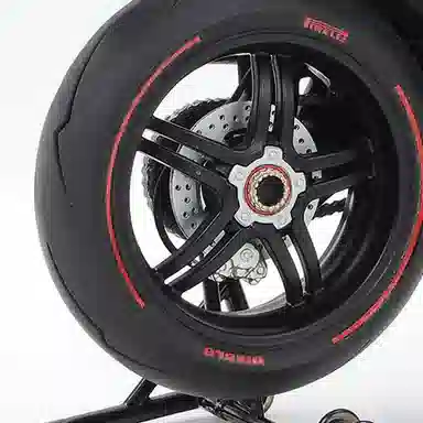 Tamiya 112 DUCATI Superleggera V4