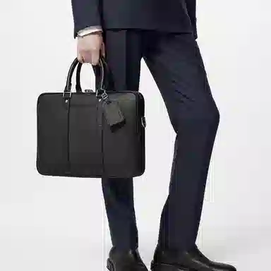 LOUIS VUITTON Voyage Taga Noir