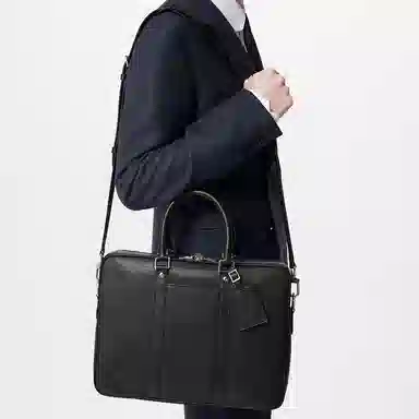 LOUIS VUITTON Voyage Taga Noir