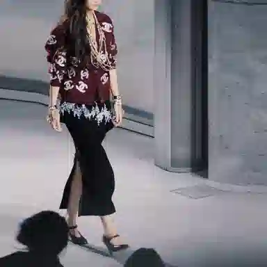 CHANEL SS22 LogoV