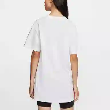 Nike Sportswear Essential Logo